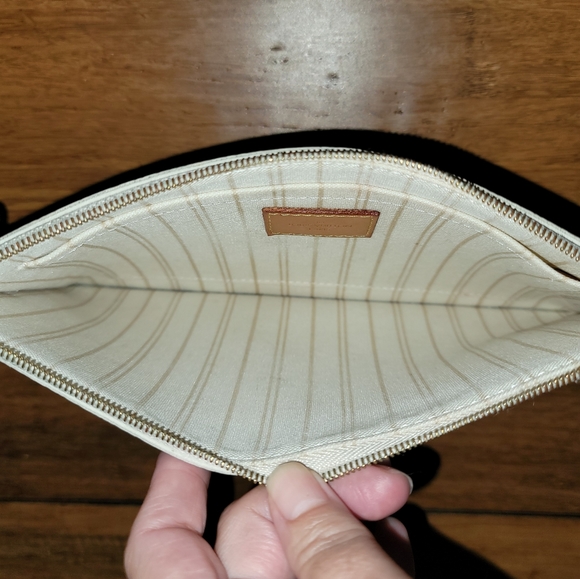 Louis Vuitton Damier Azur Pochette Wristlet - Picture 5 of 10